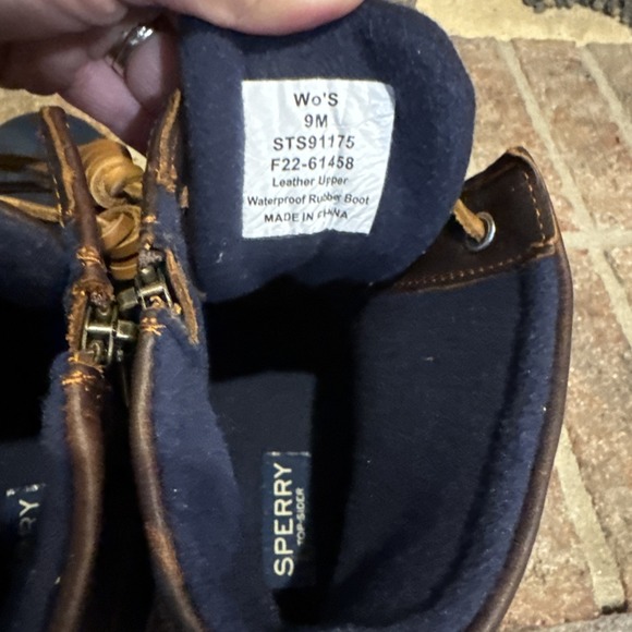 Sperry Women's Saltwater Duck Boot Tan/Navy Size 9 - Picture 3 of 16